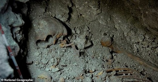 Nữ hoàng Maya lộ diện trong mộ cổ dưới lòng đất - Ảnh 1.