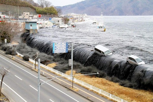Người Nhật lo sợ “sóng thần đen” sắp ập tới - Ảnh 1.