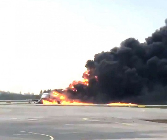 Nga: Máy bay bốc cháy khi hạ cánh, 41 người thiệt mạng - Ảnh 3.