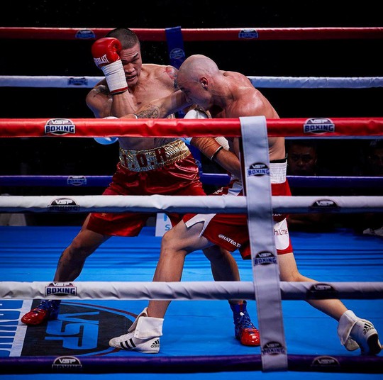 Nam vương boxing Việt mệt mỏi chờ đấu với võ sư Flores - Ảnh 2.