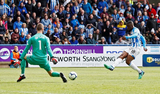 Bị đội rớt hạng cầm chân, Man United văng luôn Top 4 - Ảnh 5.