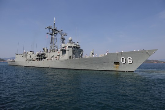 Đón đại bản doanh trên biển của hải quân Úc đến Cam Ranh - Ảnh 7.
