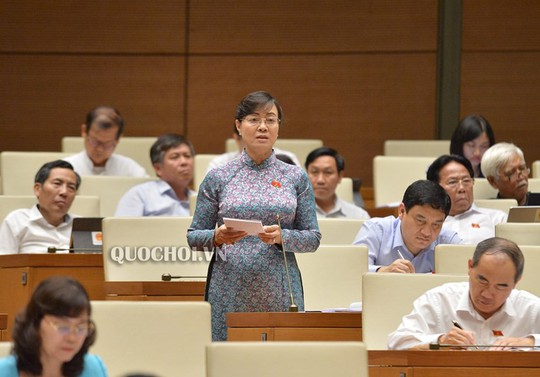 Đại biểu xót xa nhắc chuyện công nhân cả chục năm không về quê, phải gửi con cho bố mẹ - Ảnh 1. Đại biểu xót xa nhắc chuyện công nhân cả chục năm không về quê, phải gửi con cho bố mẹ - Ảnh 1.