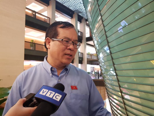 Đại biểu Nguyễn Quốc Hưng: Thu phí chia tay là để bảo vệ công dân và cán bộ tươi cười! - Ảnh 1. Đại biểu Nguyễn Quốc Hưng: Thu phí chia tay là để bảo vệ công dân và cán bộ tươi cười! - Ảnh 1.