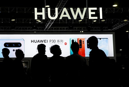 Huawei yêu cầu nhà mạng Mỹ trả hơn 1 tỉ USD tiền bản quyền công nghệ - Ảnh 1.