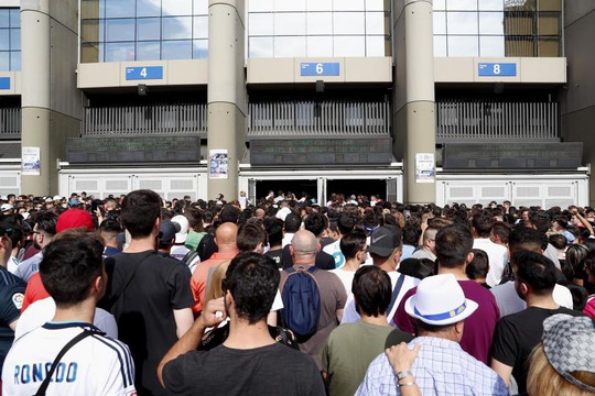 Bom tấn Hazard chào sân, 50.000 CĐV Real Madrid lên cơn sốt - Ảnh 1.