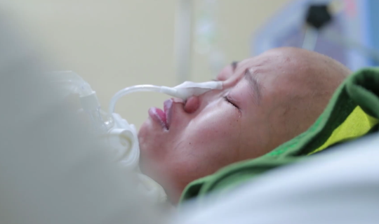 Trào nước mắt khoảnh khắc người mẹ ung thư vú lần đầu ôm con vào lòng - Ảnh 18.