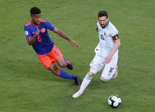 2019-06-15t233011z1178212289rc19b7702590rtrmadp3soccer-copa-arg-col-1560662330446352668466.jpg