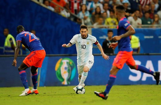 2019-06-15t233059z1396425904rc175e83bf30rtrmadp3soccer-copa-arg-col-15606623304561662169812.jpg