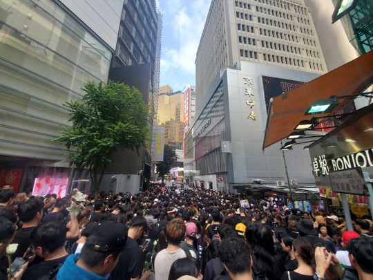Hồng Kông: Đặc khu trưởng xin lỗi dân khi biểu tình tiếp diễn - Ảnh 4.