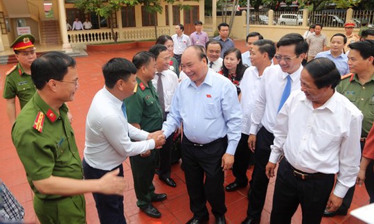 Thủ tướng Nguyễn Xuân Phúc: “Chỗ nào người dân được hưởng lợi nhiều nhất thì đầu tư” - Ảnh 4. Thủ tướng Nguyễn Xuân Phúc: “Chỗ nào người dân được hưởng lợi nhiều nhất thì đầu tư” - Ảnh 4.