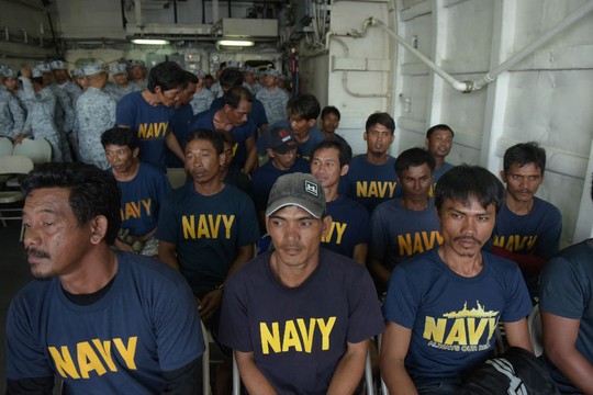 Philippines sẽ điều cảnh sát biển bảo vệ ngư dân - Ảnh 1.