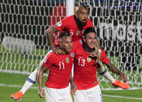 Vargas lập siêu phẩm bàn thắng, Chile đè bẹp Nhật Bản - Ảnh 6.