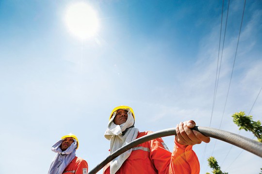 Tiêu thụ điện kỷ lục, EVN khuyến cáo người dân về hóa đơn tiền điện tăng đột biến - Ảnh 1. Tiêu thụ điện kỷ lục, EVN khuyến cáo người dân về hóa đơn tiền điện tăng đột biến - Ảnh 1.