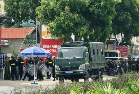 Vu hon chien o bien Hai Tien Khoi to 5 doi tuong keo toi Cong an tinh Thanh Hoa doi tha nguoi