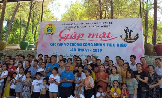 THỪA THIÊN - HUẾ Gặp mặt các vợ chồng công nhân tiêu biểu - Ảnh 2. THỪA THIÊN - HUẾ Gặp mặt các vợ chồng công nhân tiêu biểu - Ảnh 2.