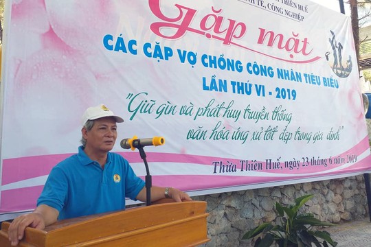 THỪA THIÊN - HUẾ Gặp mặt các vợ chồng công nhân tiêu biểu - Ảnh 1. THỪA THIÊN - HUẾ Gặp mặt các vợ chồng công nhân tiêu biểu - Ảnh 1.