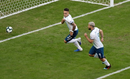 Loại nhà vô địch châu Á, Argentina giành vé tứ kết Copa America - Ảnh 3.