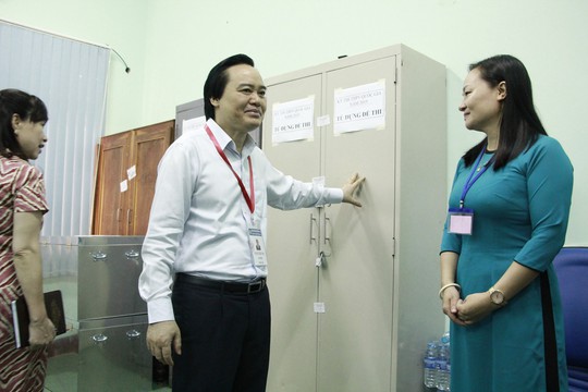 Bộ trưởng Phùng Xuân Nhạ: Bài thi điểm cao bất thường phải kiểm tra lại - Ảnh 1. Bộ trưởng Phùng Xuân Nhạ: Bài thi điểm cao bất thường phải kiểm tra lại - Ảnh 1.