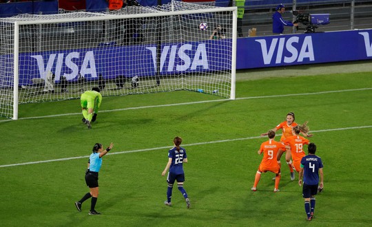 Bàn thắng phút 90 giúp Hà Lan loại Nhật Bản, vào tứ kết World Cup gặp Ý - Ảnh 3.