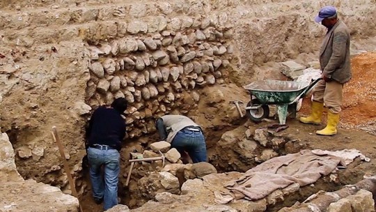 Xây khách sạn, đào phải 13 nền văn minh cổ đại - Ảnh 2.