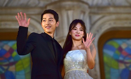 Cặp đôi Hậu duệ mặt trời chia tay: Song Hye Kyo tiết lộ lý do ly hôn Song Joong Ki - Ảnh 1.