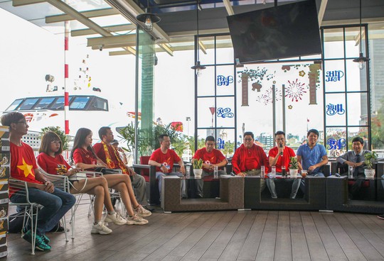 Livestream lần 2 Hành trình hát vì đội tuyển: Cổ vũ đội tuyển trên đất Thái - Ảnh 1. Livestream lần 2 Hành trình hát vì đội tuyển: Cổ vũ đội tuyển trên đất Thái - Ảnh 1.