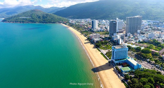 Bình Định sẽ chi hàng trăm tỉ đồng để di dời khách sạn bên bờ biển - Ảnh 1.