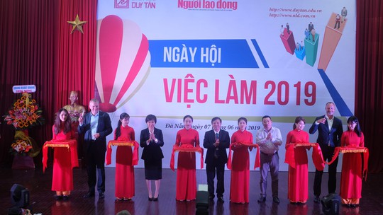 Hơn 80 doanh nghiệp tham gia ngày hội việc làm tại Đà Nẵng - Ảnh 1.