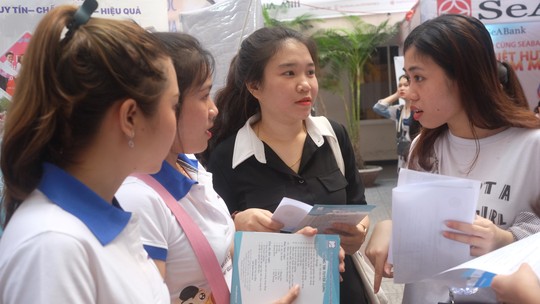 Hơn 80 doanh nghiệp tham gia ngày hội việc làm tại Đà Nẵng - Ảnh 4.