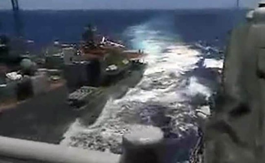 Nga - Mỹ đổ lỗi cho nhau vụ tàu chiến suýt va chạm - Ảnh 2.