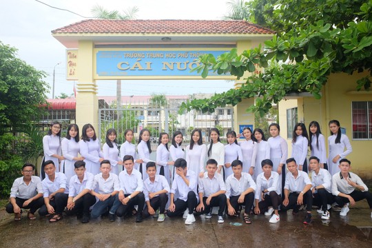 hinh-2-duy-chup-hinh-luu-niem-cung-tap-the-lop-15631041162121650701182.jpg