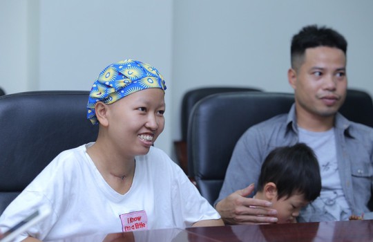 Mẹ ung thư vú giai đoạn cuối hạnh phúc đón con trai Đỗ Bình An xuất viện - Ảnh 5.