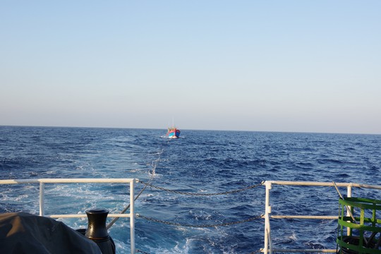 Cảnh sát biển cứu nạn, sửa giúp tàu cho ngư dân - Ảnh 6.