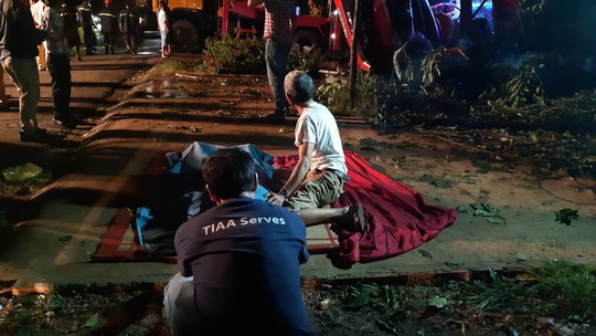 Vụ lật xe khách khiến hàng chục người thương vong: Chạy dù, sai tuyến - Ảnh 2. Vụ lật xe khách khiến hàng chục người thương vong: Chạy dù, sai tuyến - Ảnh 2.