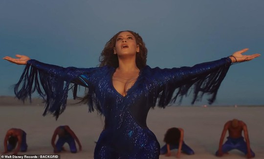 Ong chúa Beyonce được ngợi khen với thời trang sặc sỡ - Ảnh 15.
