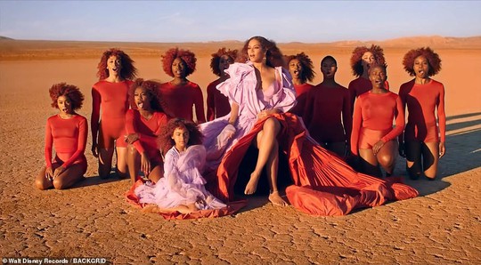 Ong chúa Beyonce được ngợi khen với thời trang sặc sỡ - Ảnh 4.