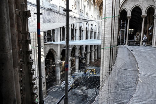 Nhà thờ Đức Bà Paris vẫn chưa đủ an toàn để được trùng tu - Ảnh 6.