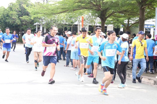 Hơn 300 vận động viên tham gia hội thao truyền thống ngành cấp nước TP HCM - Ảnh 1.