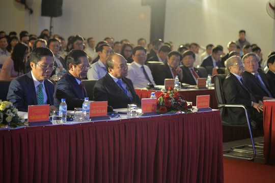 Thủ tướng Nguyễn Xuân Phúc dự hội nghị xúc tiến đầu tư tỉnh Quảng Ngãi - Ảnh 1.