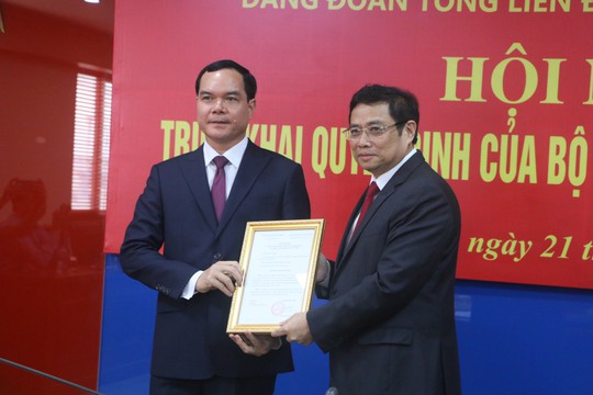 Bộ Chính trị chỉ định ông Nguyễn Đình Khang giữ chức Bí thư Đảng đoàn Tổng LĐLĐ Việt Nam - Ảnh 1.