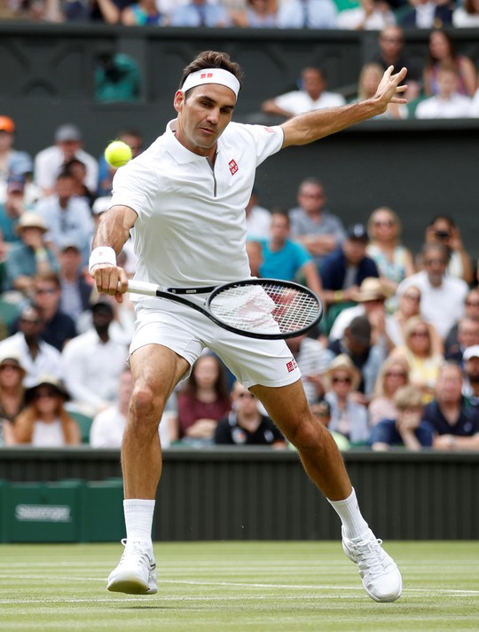 Federer khiến Fan thót tim trong ngày xuất quân Wimbledon 2019 - Ảnh 5.