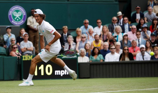 Federer khiến Fan thót tim trong ngày xuất quân Wimbledon 2019 - Ảnh 3.