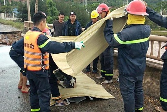 Hố tử thần xuất hiện trong bão số 2 nuốt 5 người đi đường, 2 vợ chồng tử vong - Ảnh 10.