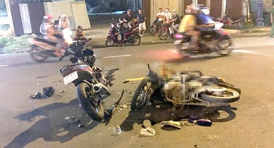 Xe máy tông nhau kinh hoàng ở TP HCM, 2 người thương vong - Ảnh 1. Xe máy tông nhau kinh hoàng ở TP HCM, 2 người thương vong - Ảnh 1.