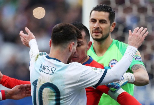 Messi dính thẻ đỏ oan ức, Copa America dậy sóng trận tranh HCĐ - Ảnh 4.