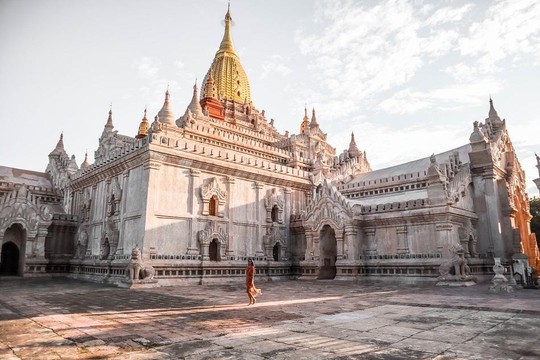 Những ngôi đền, chùa dát vàng, đính kim cương ở Myanmar - Ảnh 4.
