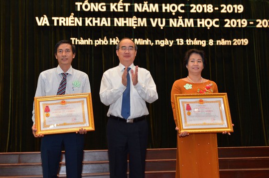 Bí thư Thành ủy Nguyễn Thiện Nhân: TP HCM luôn dành ưu tiên cao nhất cho giáo dục - Ảnh 2.