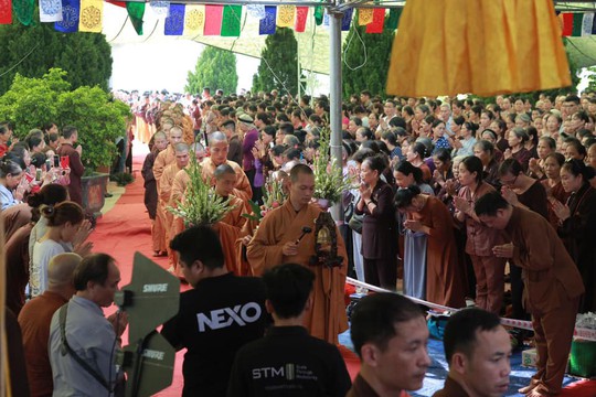 Phá vỡ khái niệm tháng cô hồn trong đại lễ cầu siêu mùa lễ Vu Lan - Ảnh 3.