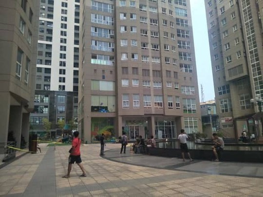 Phó giám đốc Sở NN-PTNT Hà Nội rơi từ tầng 27 chung cư xuống tử vong - Ảnh 2.